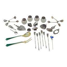 903 - LOTE DE DISTINTOS OBJETOS DE PLATA