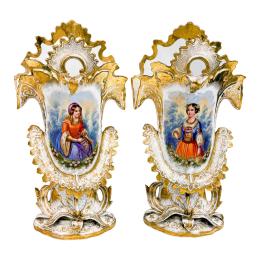585 - PAREJA DE JARRONES ISABELINOS DE MEDIADOS DE SIGLO XIX