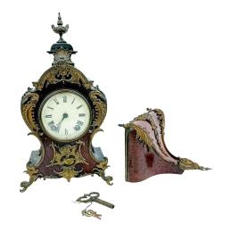 940 - RELOJ CON PEANA DE ESTILO LUIS XV DEL ÚLTIMO CUARTO S. XIX