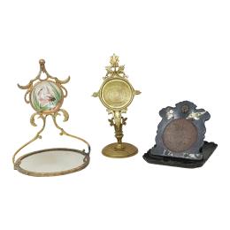 1092 - TRES ANTIGUOS PORTARELOJES
