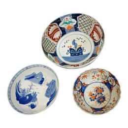 679 - TRES BOLS DE PORCELANA JAPONESA DEL PRIMER CUARTO DE S. XX