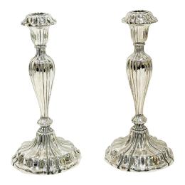 727 - PAREJA DE CANDELEROS DE PLATA DEL ÚLTIMO CUARTO S. XX