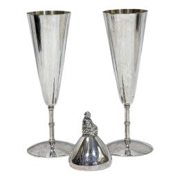 729 - PAREJA DE COPAS DE CAVA Y CAMPANA ÚLTIMO TERCIO S.XX