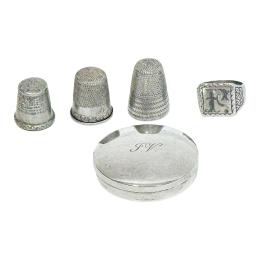 680 - CONJUNTO DE PIEZAS EN PLATA DE MEDIADOS DEL S.XX
