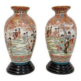 429 - PAREJA DE JARRONES ORIENTALES DE LA PRIMERA MITAD DE S. XX
