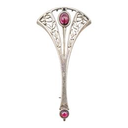 66 - BROCHE CON GRANATES
