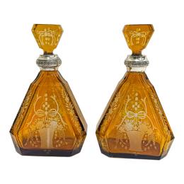 80 - PAREJA DE BOTELLAS LICORERAS DE MEDIADOS DEL S.XX