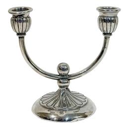 959 - CANDELABRO DE DOS BRAZOS DE PLATA DE MEDIADOS S. XX