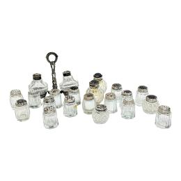 138 - COLECCIÓN DE SALERITOS DE PLATA Y CRISTAL DE MEDIADOS S. XX