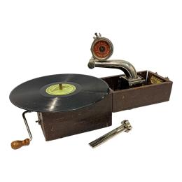 946 - PEQUEÑO TOCADISCOS SUIZO CIRCA 1923