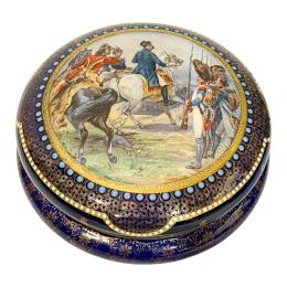 444 - CAJA DE PORCELANA FRANCESA DE MEDIADOS DEL S.XX