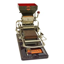 965 - MAQUINA DE LIAR CIGARRILLOS VICTORIA CIRCA 1920