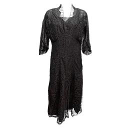 1109 - VESTIDO EN ENCAJE NEGRO DE MEDIADOS DEL SIGLO XX
