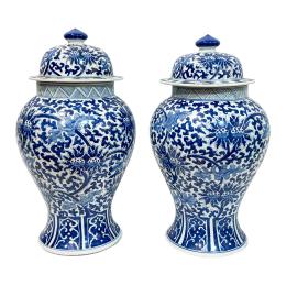 431 - PAREJA DE TIBORS DE PORCELANA CHINA DE MEDIADOS DE S. XX