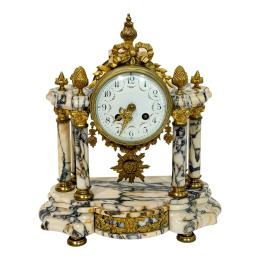 747 - RELOJ DE SOBREMESA ESTILO LUIS XVI DEL PRIMER CUARTO  S. XX