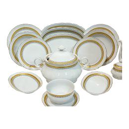 91 - CONJUNTO DE PIEZAS DE VAJILLA EN PORCELANA ALEMANA