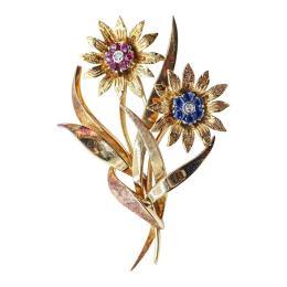 155 - BROCHE FLORAL CON DIAMANTES, RUBÍES Y ZAFIROS