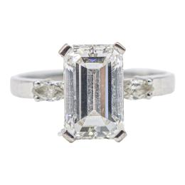 137 - ANILLO SOLITARIO CON DIAMANTE