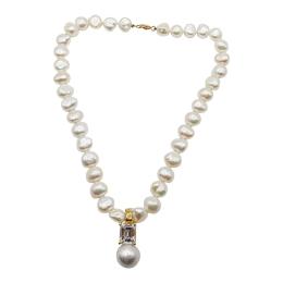 104 - COLLAR DE PERLAS CON COLGANTE
