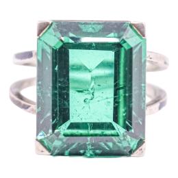 24 - ANILLO CON CRISTAL VERDE