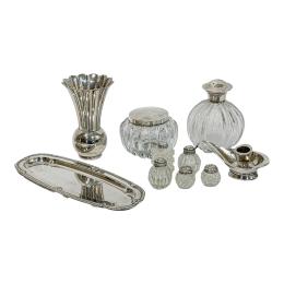 999 - CONJUNTO DE OBJETOS DE PLATA Y CRISTAL DE MEDIADOS S. XX