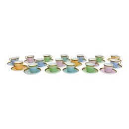 681 - 18 TAZAS Y PLATOS ROYAL COPNEHAGEN 