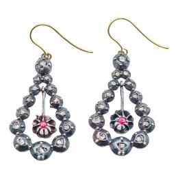 150 - PENDIENTES CON DIAMANTES Y RUBÍ