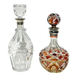 26 - DOS BOTELLAS LICORERAS DE MEDIADOS DEL S.XX