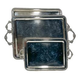 59 - CONJUNTO DE BANDEJAS DE SERVICIO EN METAL DE MEDIADOS S.XX