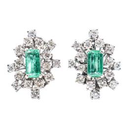 236 - PENDIENTES ROSETONES CON ESMERALDAS Y BRILLANTES