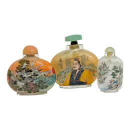 478 - TRES BOTELLAS DE TABACO CHINAS DE MEDIADOS DE S. XX