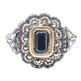 73 - ANILLO ROSETÓN CON ÓNIX, DE FINALES S.XX