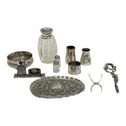 733 - CONJUNTO DE PIEZAS EN PLATA DE MEDIADOS DEL S.XX