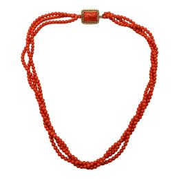 194 - GARGANTILLA CON CORAL DE SERRAHIMA, AÑOS 60-70