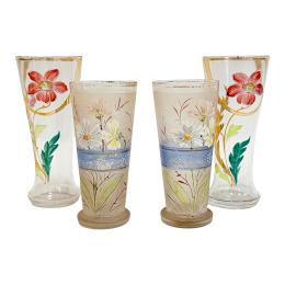 32 - DOS PAREJAS DE VASOS EN CRISTAL ESMALTADO, DE PPS. DEL S.XX