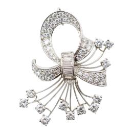 76 - BROCHE COLGANTE CON DIAMANTES, AÑOS 70