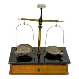 909 - BALANZAS DE PRECISIÓN DEL PRIMER TERCIO DEL S.XX