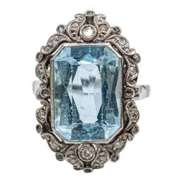 252 - SORTIJA CON AGUAMARINA Y DIAMANTES, DE LOS AÑOS 40