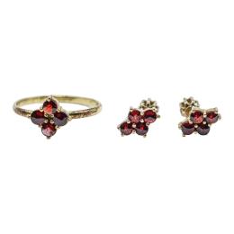79 - ANILLO Y PENDIENTES CON GRANATES