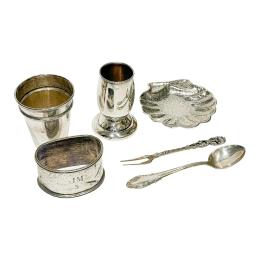 814 - CONJUNTO DE PIEZAS EN PLATA DE MEDIADOS DEL S.XX