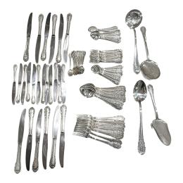 825 - CUBERTERÍA DE PLATA DE MEDIADOS DE SIGLO XX