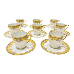 553 - CONJUNTO DE OCHO TAZAS CON PLATO PRIMER TERCIO S.XX 