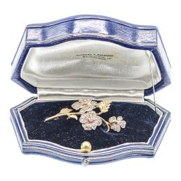 128 - BROCHE FLORAL CON DIAMANTES,  DE LOS AÑOS 40-50