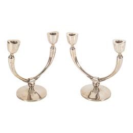 1086 - PAREJA DE CANDELABROS DE PLATA DEL ÚLTIMO TERCIO DE S. XX