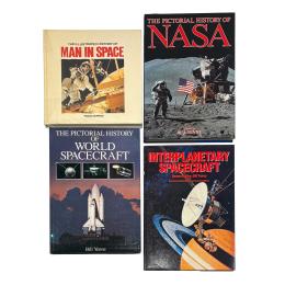 482 - CUATRO LIBROS SOBRE LA CONQUISTA DEL ESPACIO