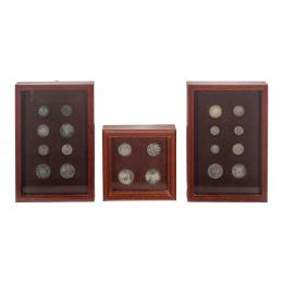 581 - COLECCIÓN DE 20 MONEDAS DE PLATA ENMARCADAS