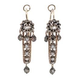 252 - PENDIENTES MEDIA CRIOLLA CON DIAMANTES DE PPS. DEL S.XIX