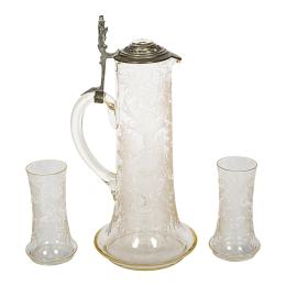 38 - CONJUNTO DE JARRA Y DOS VASOS DE FINALES DEL S.XIX