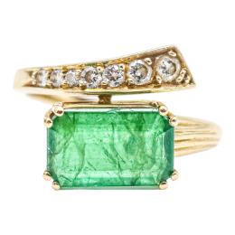 99 - ANILLO CON ESMERALDA Y DIAMANTES