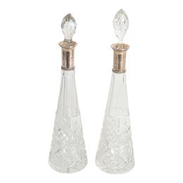 73 - PAREJA DE BOTELLAS LICORERAS DEL PRIMER CUARTO DEL S.XX